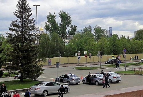 Забор в сквере у драмтеатра демонтируют
